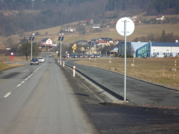 TM Stav, spol. s r.o. - Přístupová komunikace pro pěší a cyklisty v Průmyslové zóně Bobrky