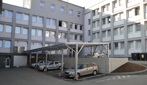 Rekonstrukce parkovacích ploch a vybudování přístřešku pro PČR Vsetín