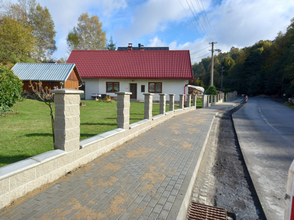 TM Stav, spol. s r.o. - Výstavba chodníků v obci Valašská Senice