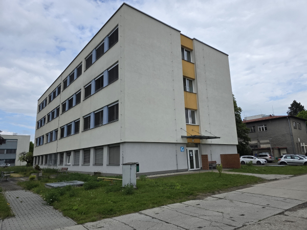 Jako subdodavatel realizujeme klíčové části přístavby budovy G Vestínské nemocnice
