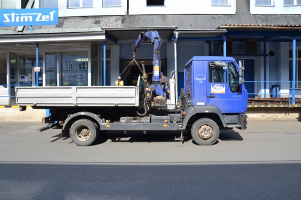 TM Stav, spol. s r.o. - Valník MAN s hydraulickou rukou